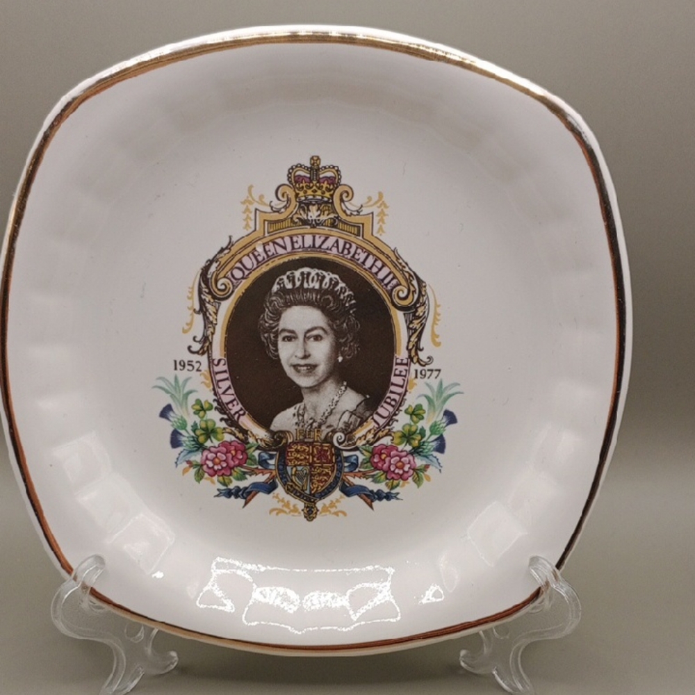 Royal Worcester White and Gold Dinnerware Plate
